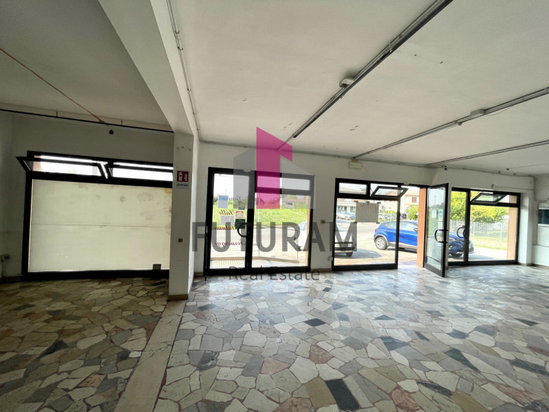 RIF:  068.1NM -  VIGONOVO (VE)  -  PER INFO 0444/310220

Propongo in vendita un capannone con neg...