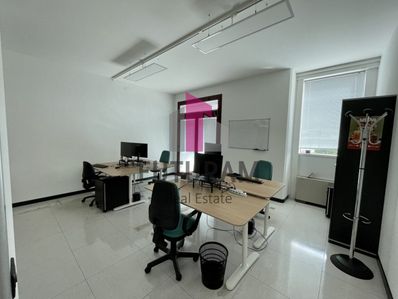 RIF:  069NM -  PADOVA EST  -  PER INFO 0444/310220

Propongo in affitto un ufficio al primo piano...