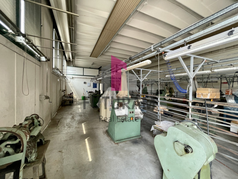 RIF:  070.1NM -  FOSSO' (VE)  -  PER INFO 0444/310220

Propongo in vendita un capannone di 710 mq...