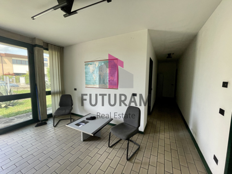 RIF:  070.1NM -  FOSSO' (VE)  -  PER INFO 0444/310220

Propongo in vendita un capannone di 710 mq...