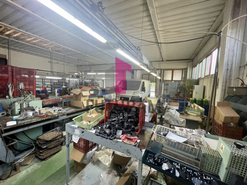 RIF:  072NM -  VIGONOVO (VE)  -  PER INFO 0444/310220

Propongo in vendita un capannone di 660 mq...