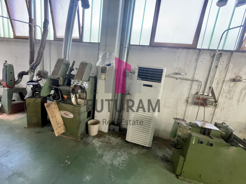 RIF:  072NM -  VIGONOVO (VE)  -  PER INFO 0444/310220

Propongo in vendita un capannone di 660 mq...