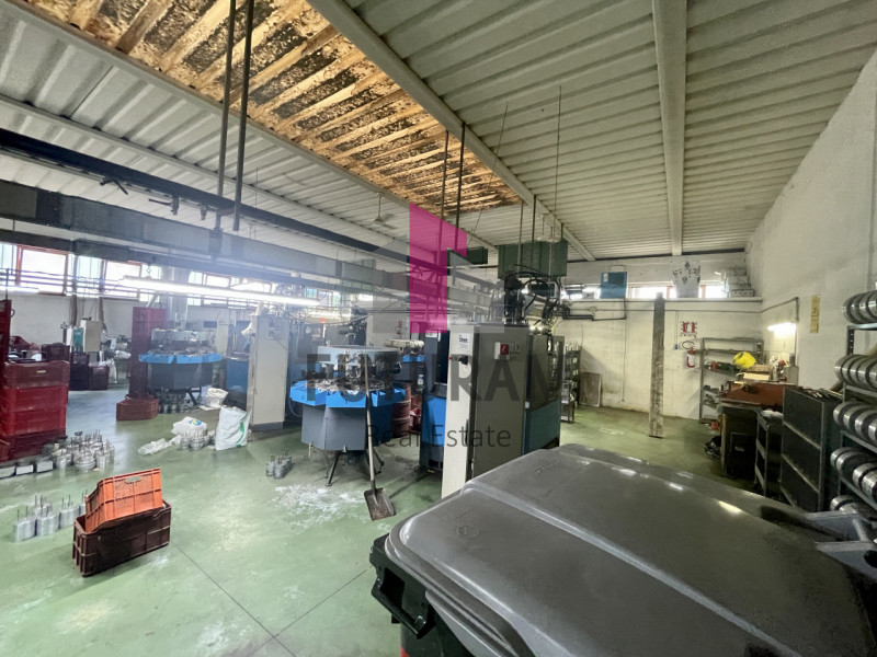 RIF:  072NM -  VIGONOVO (VE)  -  PER INFO 0444/310220

Propongo in vendita un capannone di 660 mq...