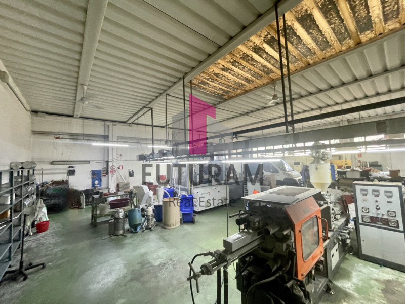 RIF:  072NM -  VIGONOVO (VE)  -  PER INFO 0444/310220

Propongo in vendita un capannone di 660 mq...