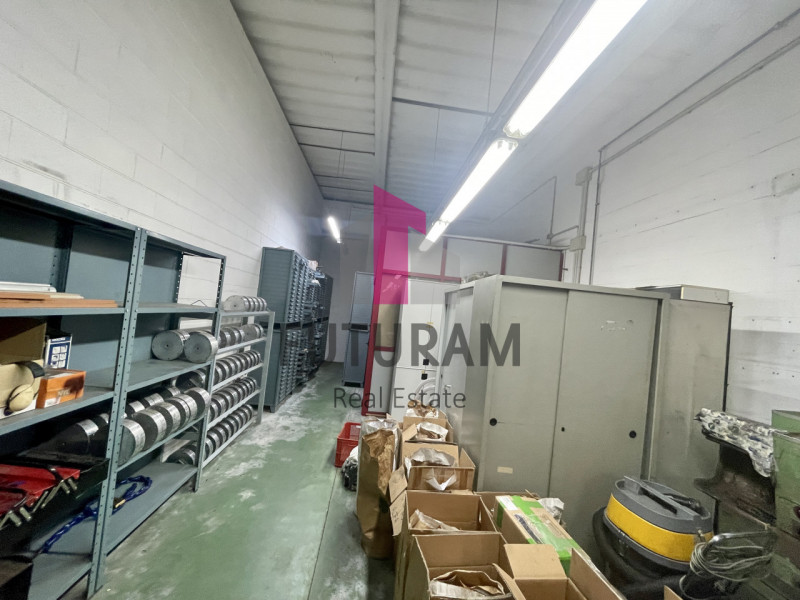 RIF:  072NM -  VIGONOVO (VE)  -  PER INFO 0444/310220

Propongo in vendita un capannone di 660 mq...