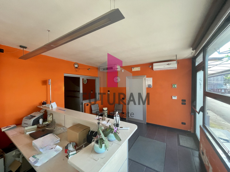 RIF:  072NM -  VIGONOVO (VE)  -  PER INFO 0444/310220

Propongo in vendita un capannone di 660 mq...