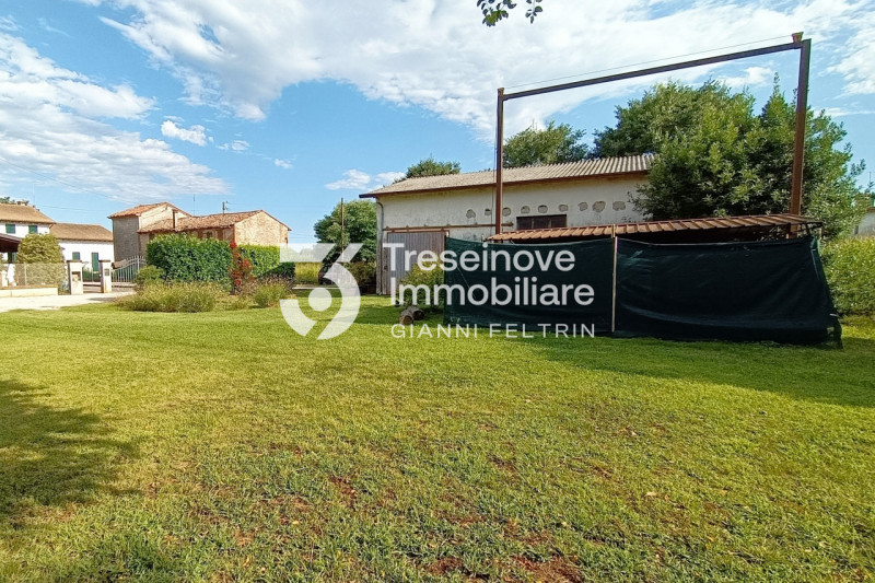 (Per INFO Feltrin ing. Gianni 3288349492) Proponiamo in vendita a Morgano una soluzione unica per...