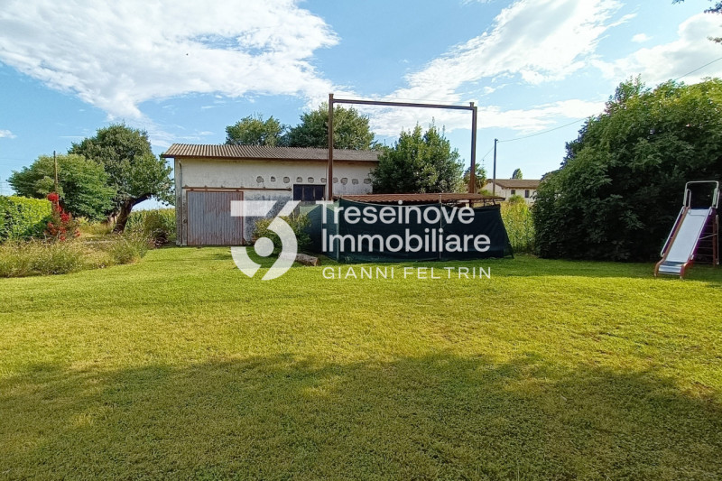 (Per INFO Feltrin ing. Gianni 3288349492) Proponiamo in vendita a Morgano una soluzione unica per...