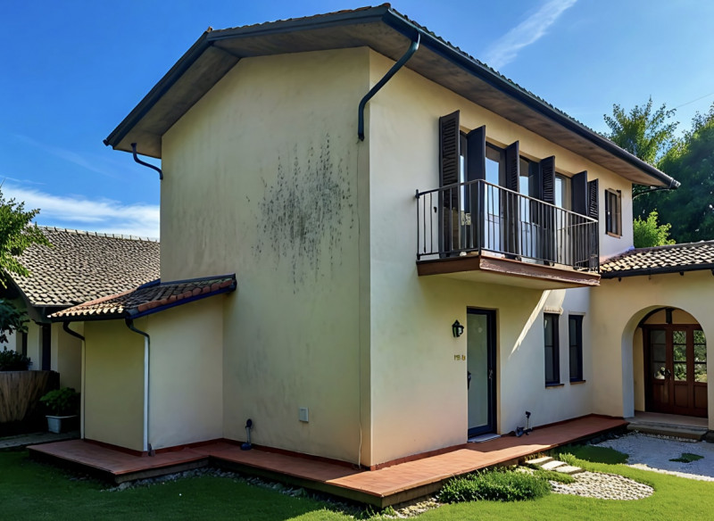 (Per INFO Vittorio 3517343301) A Montebelluna, in zona residenziale comoda ai servizi ma defilata...