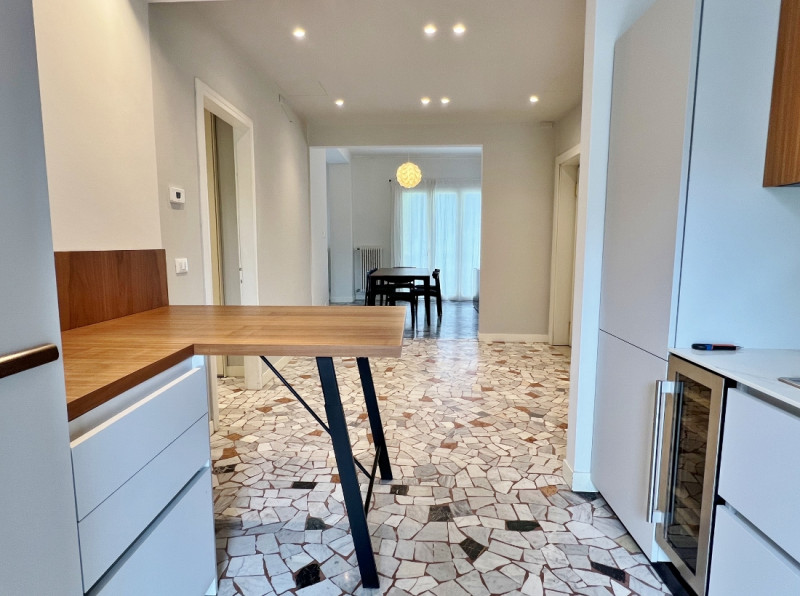 VICENZA, IN POSIZIONE ADIACENTE AL CENTRO STORICO: AFFITTASI SPAZIOSO ED ELEGANTE BICAMERE BISERV...