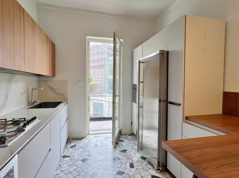 VICENZA, IN POSIZIONE ADIACENTE AL CENTRO STORICO: AFFITTASI SPAZIOSO ED ELEGANTE BICAMERE BISERV...