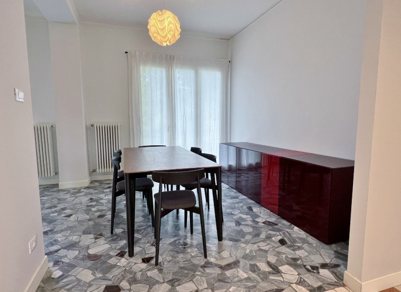 VICENZA, IN POSIZIONE ADIACENTE AL CENTRO STORICO: AFFITTASI SPAZIOSO ED ELEGANTE BICAMERE BISERV...