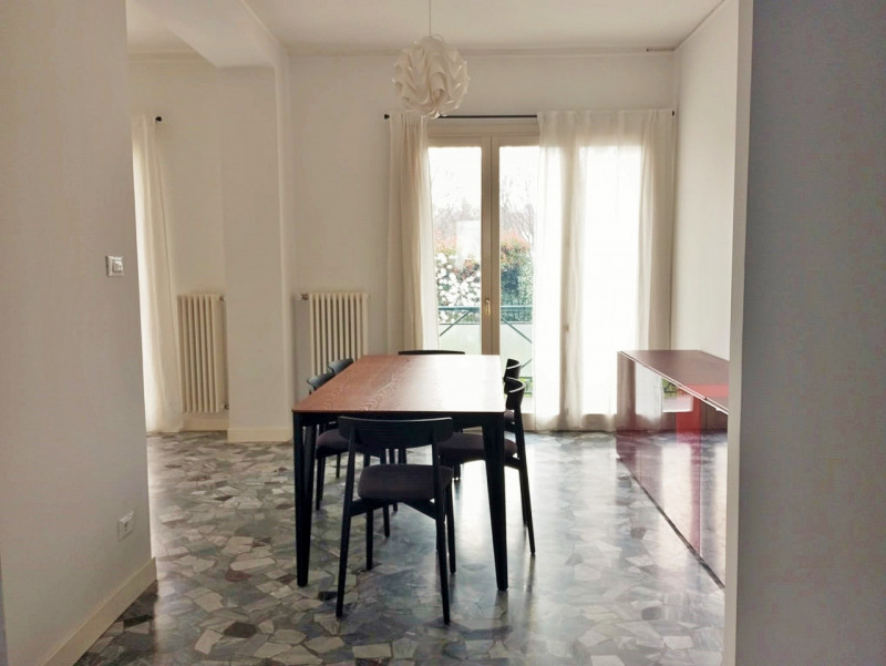 VICENZA, IN POSIZIONE ADIACENTE AL CENTRO STORICO: AFFITTASI BICAMERE BISERVIZI + STUDIO CON GIAR...