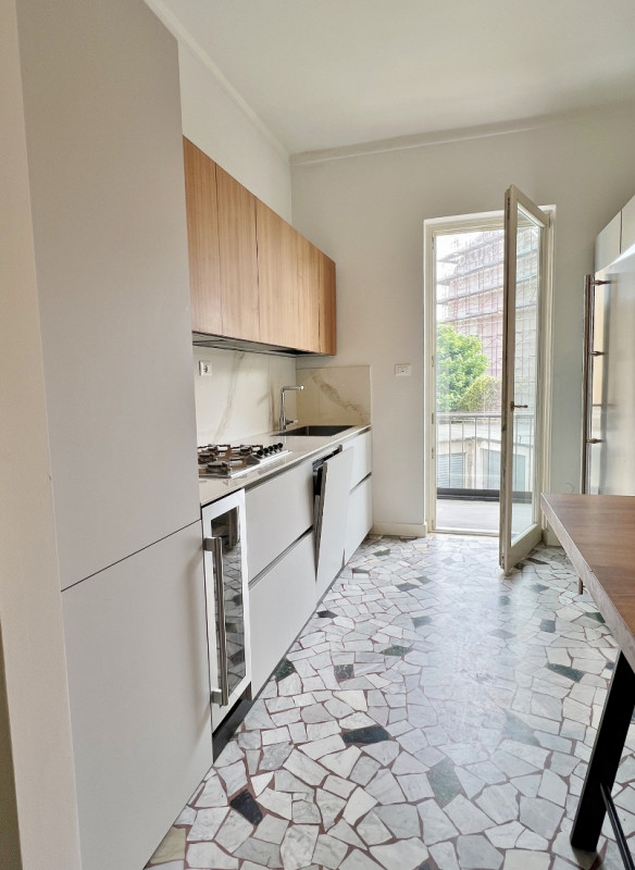 VICENZA, IN POSIZIONE ADIACENTE AL CENTRO STORICO: AFFITTASI SPAZIOSO ED ELEGANTE BICAMERE BISERV...