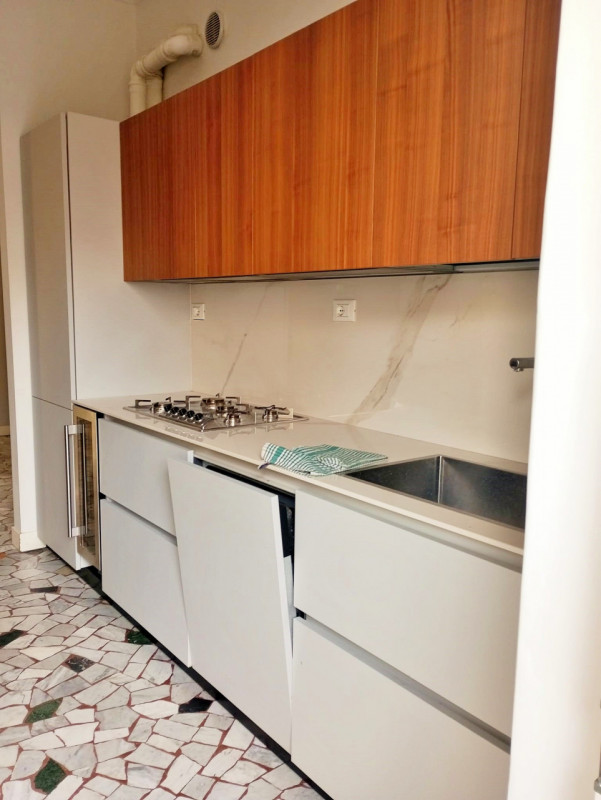 VICENZA, IN POSIZIONE ADIACENTE AL CENTRO STORICO: AFFITTASI BICAMERE BISERVIZI + STUDIO CON GIAR...