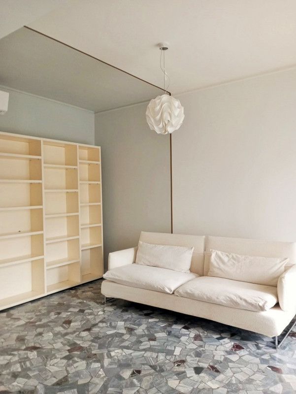 VICENZA, IN POSIZIONE ADIACENTE AL CENTRO STORICO: AFFITTASI BICAMERE BISERVIZI + STUDIO CON GIAR...