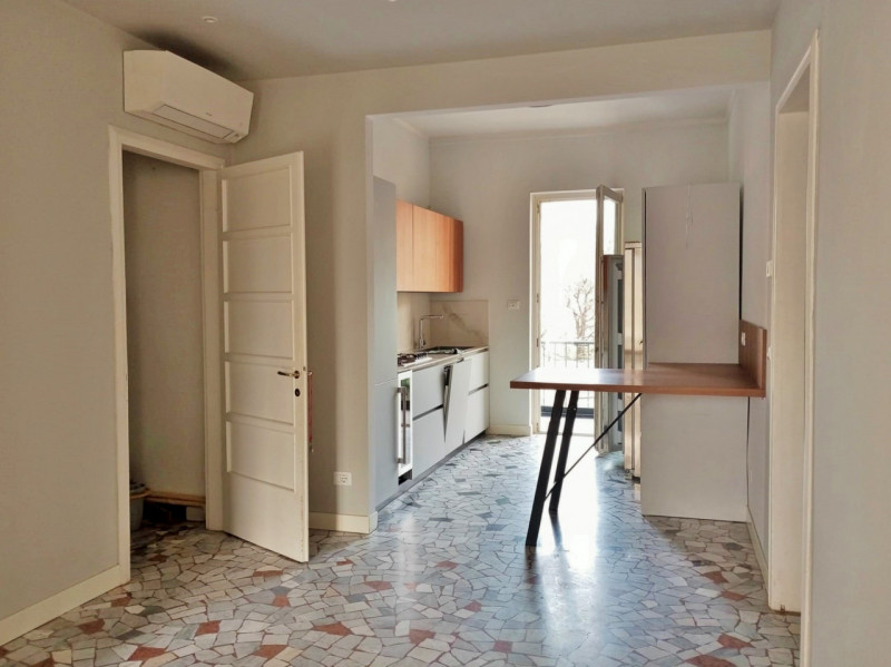 VICENZA, IN POSIZIONE ADIACENTE AL CENTRO STORICO: AFFITTASI SPAZIOSO ED ELEGANTE BICAMERE BISERV...