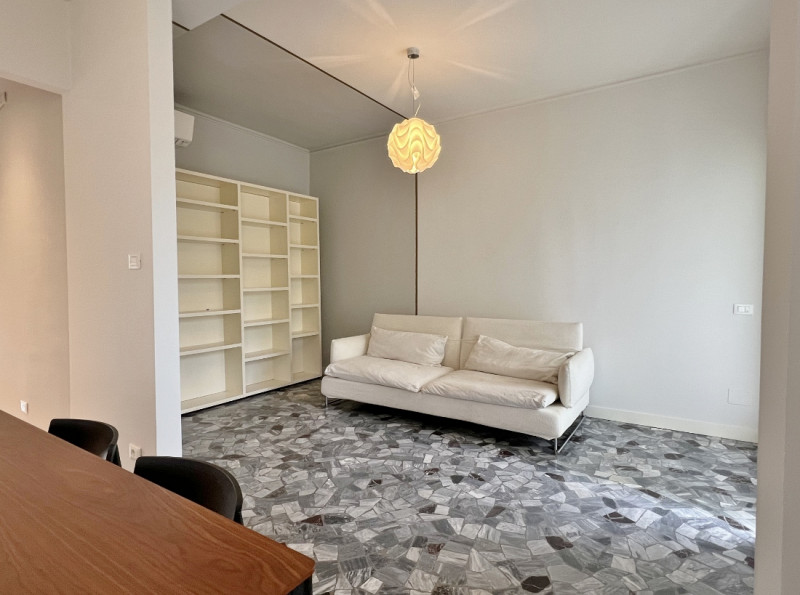 VICENZA, IN POSIZIONE ADIACENTE AL CENTRO STORICO: AFFITTASI SPAZIOSO ED ELEGANTE BICAMERE BISERV...