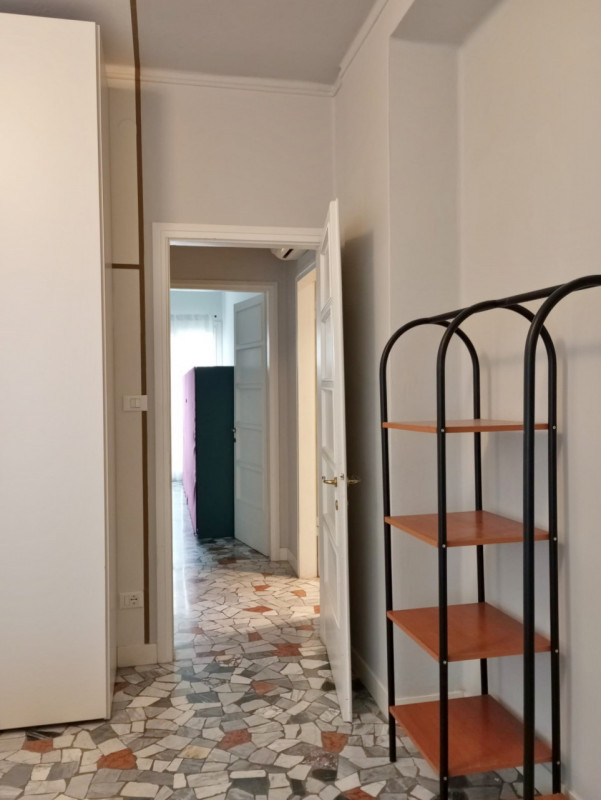 VICENZA, IN POSIZIONE ADIACENTE AL CENTRO STORICO: AFFITTASI BICAMERE BISERVIZI + STUDIO CON GIAR...