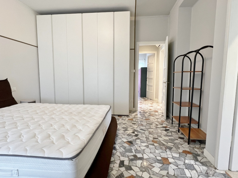 VICENZA, IN POSIZIONE ADIACENTE AL CENTRO STORICO: AFFITTASI SPAZIOSO ED ELEGANTE BICAMERE BISERV...