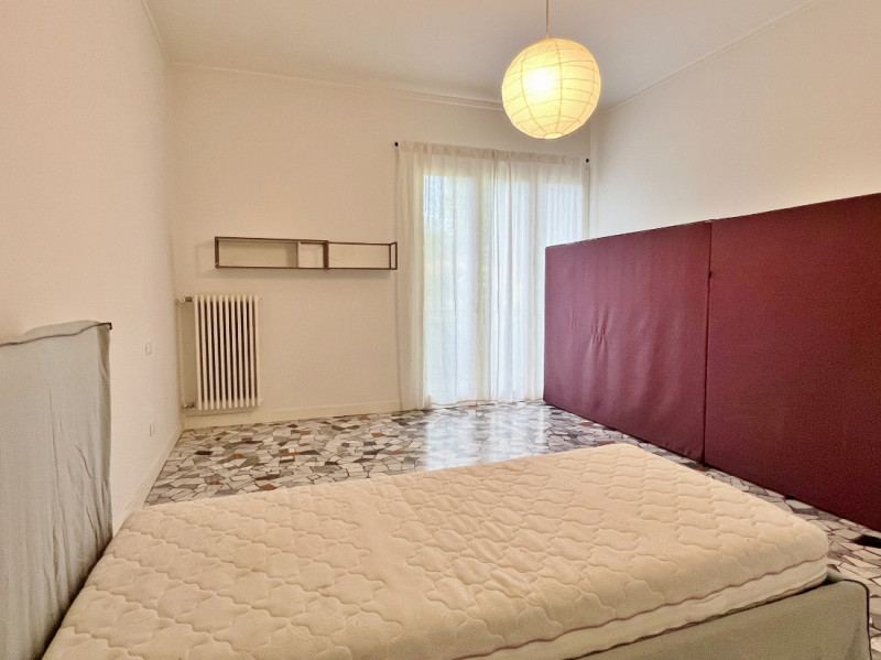 VICENZA, IN POSIZIONE ADIACENTE AL CENTRO STORICO: AFFITTASI SPAZIOSO ED ELEGANTE BICAMERE BISERV...