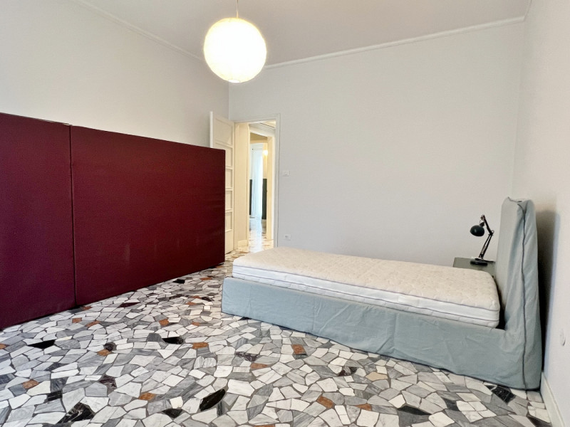 VICENZA, IN POSIZIONE ADIACENTE AL CENTRO STORICO: AFFITTASI SPAZIOSO ED ELEGANTE BICAMERE BISERV...