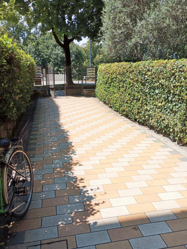 VICENZA, IN POSIZIONE ADIACENTE AL CENTRO STORICO: AFFITTASI SPAZIOSO ED ELEGANTE BICAMERE BISERV...