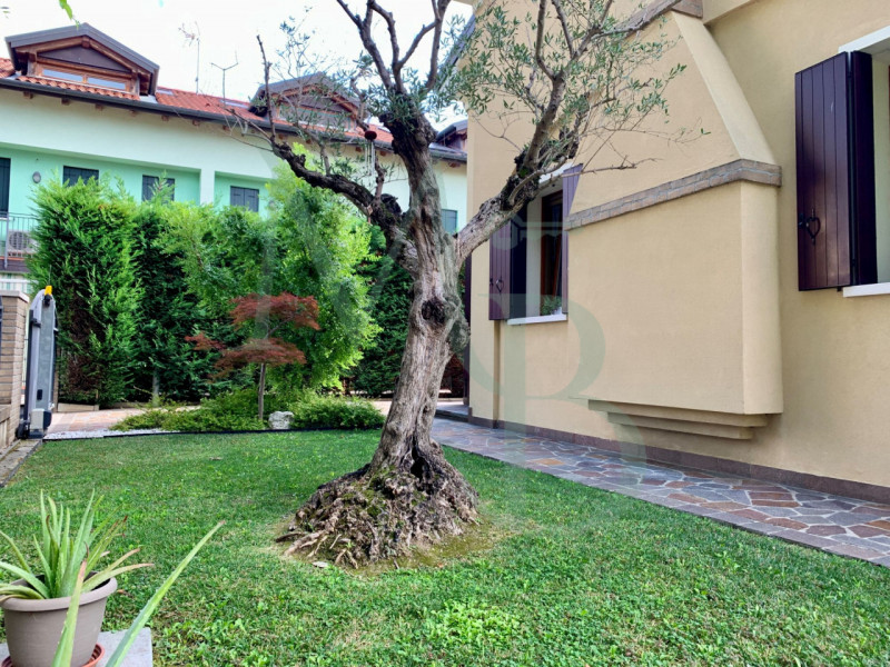 VIGONZA (PD): Immobiliare MB è lieta di presentare, in esclusiva, nella zona residenziale di Vigo...