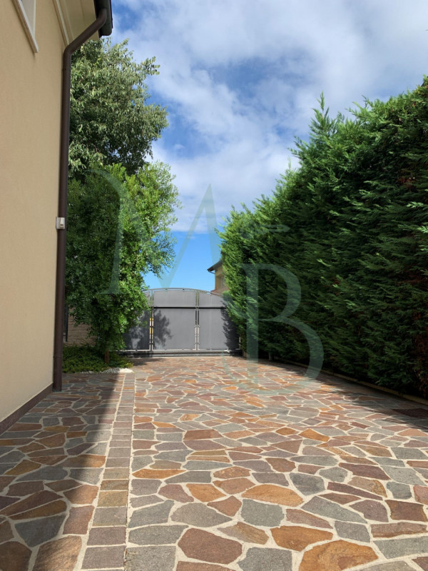 VIGONZA (PD): Immobiliare MB è lieta di presentare, in esclusiva, nella zona residenziale di Vigo...