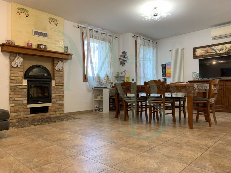 VIGONZA (PD): Immobiliare MB è lieta di presentare, in esclusiva, nella zona residenziale di Vigo...