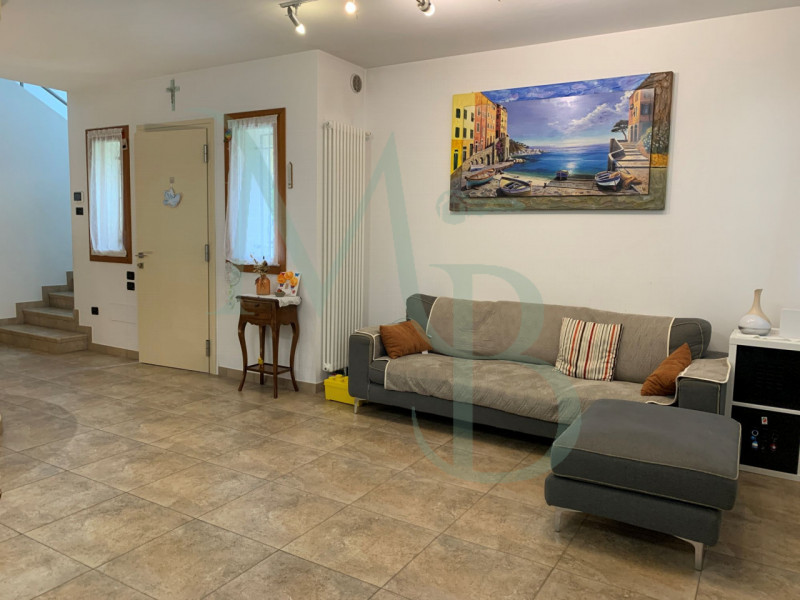VIGONZA (PD): Immobiliare MB è lieta di presentare, in esclusiva, nella zona residenziale di Vigo...