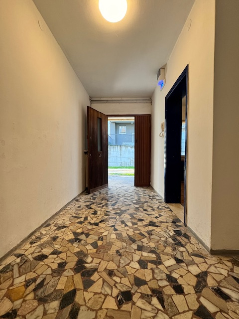 PADOVA-Pontevigodarzere-: laboratorio luminoso offre una superficie totale di 115 mq, con un'alte...