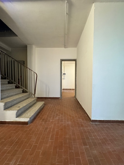 PADOVA-Pontevigodarzere-: laboratorio luminoso offre una superficie totale di 115 mq, con un'alte...