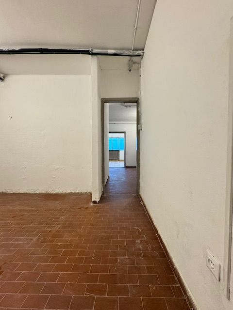 PADOVA-Pontevigodarzere-: laboratorio luminoso offre una superficie totale di 115 mq, con un'alte...