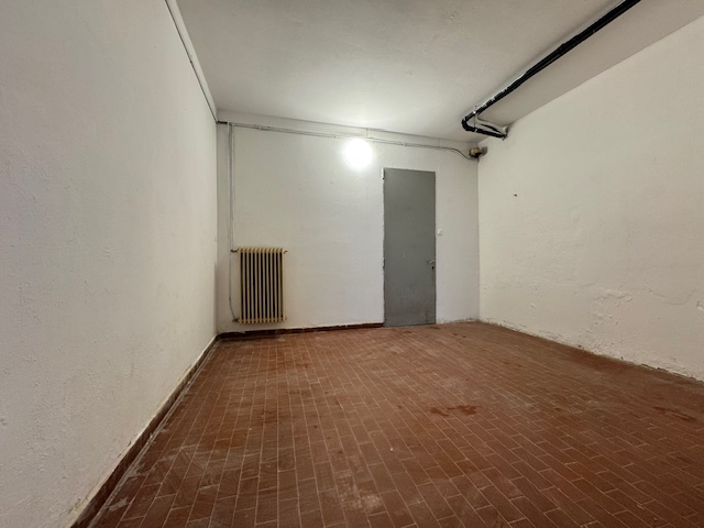 PADOVA-Pontevigodarzere-: laboratorio luminoso offre una superficie totale di 115 mq, con un'alte...