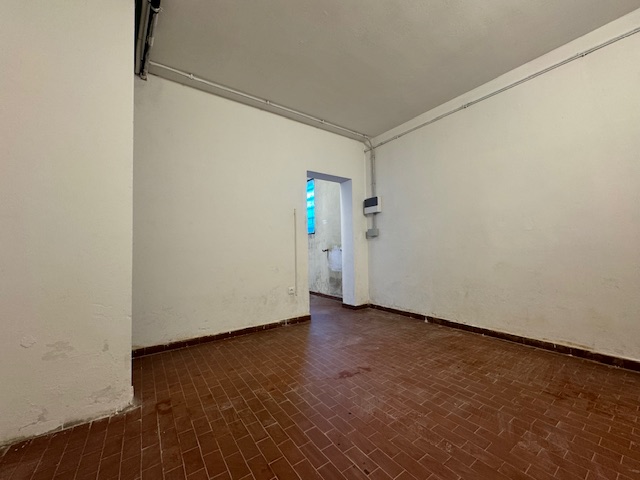 PADOVA-Pontevigodarzere-: laboratorio luminoso offre una superficie totale di 115 mq, con un'alte...