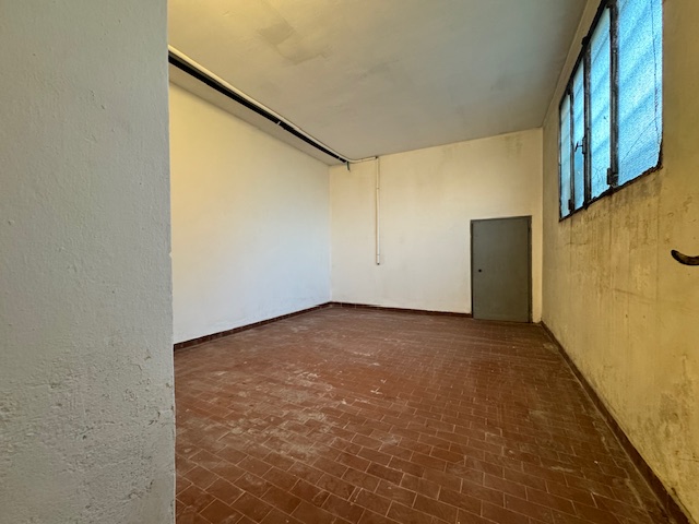 PADOVA-Pontevigodarzere-: laboratorio luminoso offre una superficie totale di 115 mq, con un'alte...