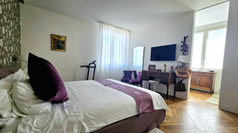 Nel cuore del Centro Storico, all’interno di uno dei palazzi più antichi e prestigiosi della citt...