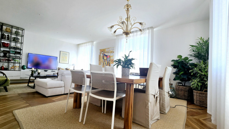 Nel cuore del Centro Storico, all’interno di uno dei palazzi più antichi e prestigiosi della citt...