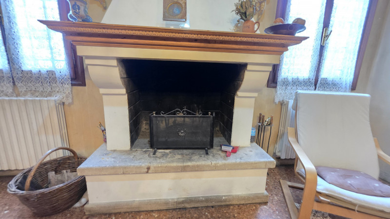 Proponiamo in vendita a Saletto di Borgo veneto un'affascinante villa dallo stile senza tempo, ca...