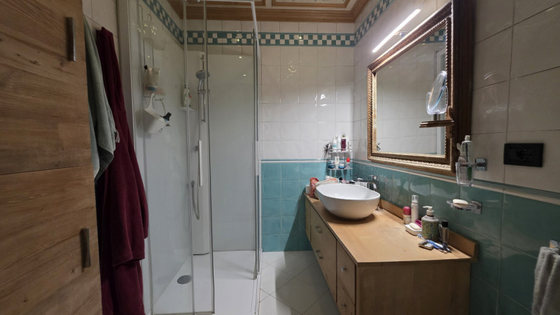 Proponiamo in vendita a Saletto di Borgo veneto un'affascinante villa dallo stile senza tempo, ca...