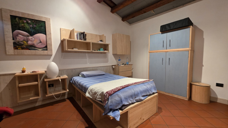 Proponiamo in vendita a Saletto di Borgo veneto un'affascinante villa dallo stile senza tempo, ca...