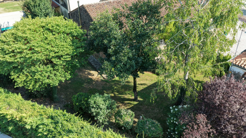 Proponiamo in vendita a Saletto di Borgo veneto un'affascinante villa dallo stile senza tempo, ca...