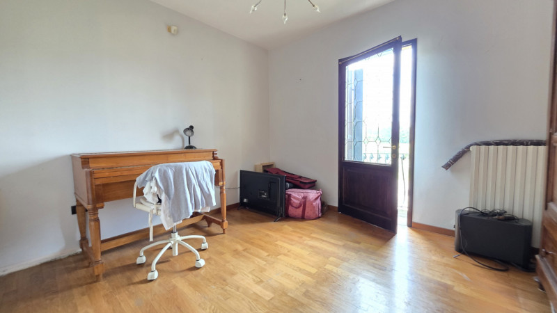 Proponiamo in vendita a Saletto di Borgo veneto un'affascinante villa dallo stile senza tempo, ca...