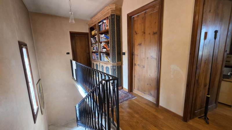 Proponiamo in vendita a Saletto di Borgo veneto un'affascinante villa dallo stile senza tempo, ca...