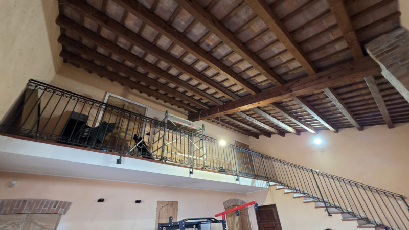 Proponiamo in vendita a Saletto di Borgo veneto un'affascinante villa dallo stile senza tempo, ca...