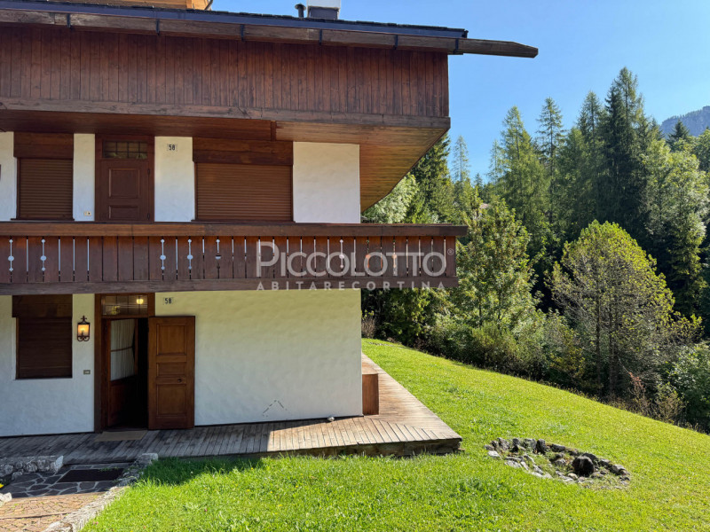 Rif. A5329 - Cortina d'Ampezzo - Località Incantevole - immerso nel verde a solo 10 minuti dal ce...