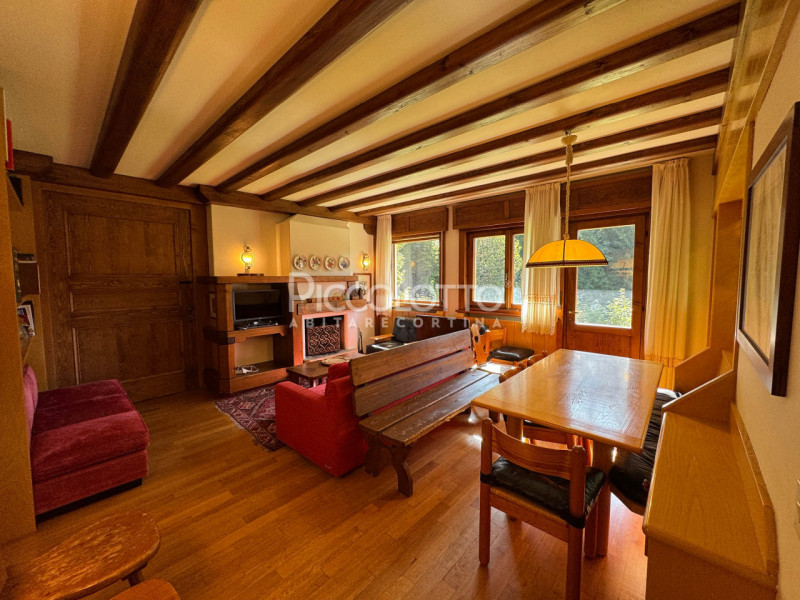 Rif. A5329 - Cortina d'Ampezzo - Località Incantevole - immerso nel verde a solo 10 minuti dal ce...