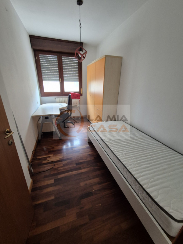 LEGNARO - Appartamento per solo due studentesse, posto primo piano. Situato a circa 500 metri dal...