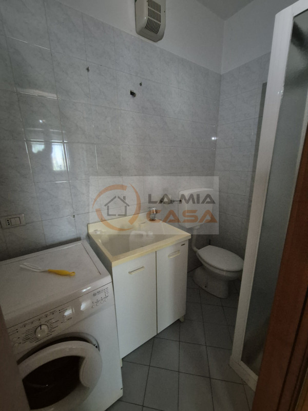 LEGNARO - Appartamento per solo due studentesse, posto primo piano. Situato a circa 500 metri dal...